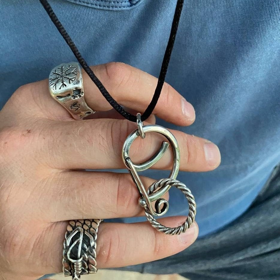 The Elegant Wedding Ring Holder Necklace - A Thoughtful Gift for Doctors