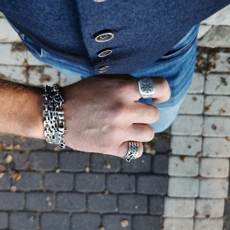set of men's jewelry