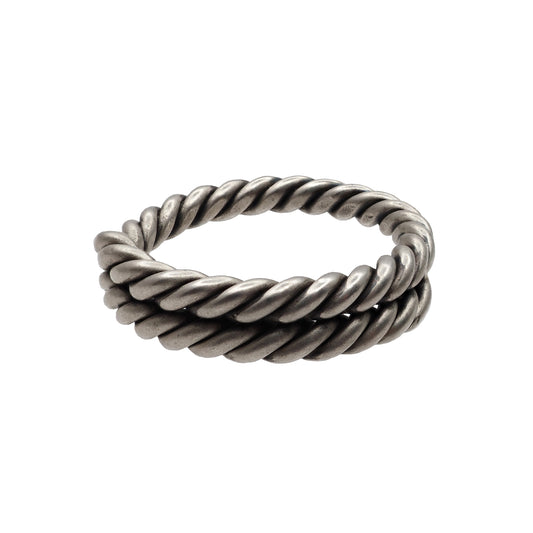 Stunning Spiral Rope Ring - Elegant and Versatile Design