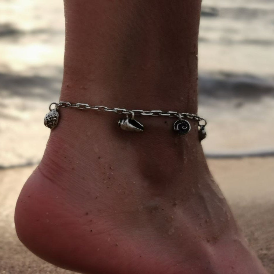 Summer SeaShell Anklet: Elegant Bracelet with Silver Cast Charms