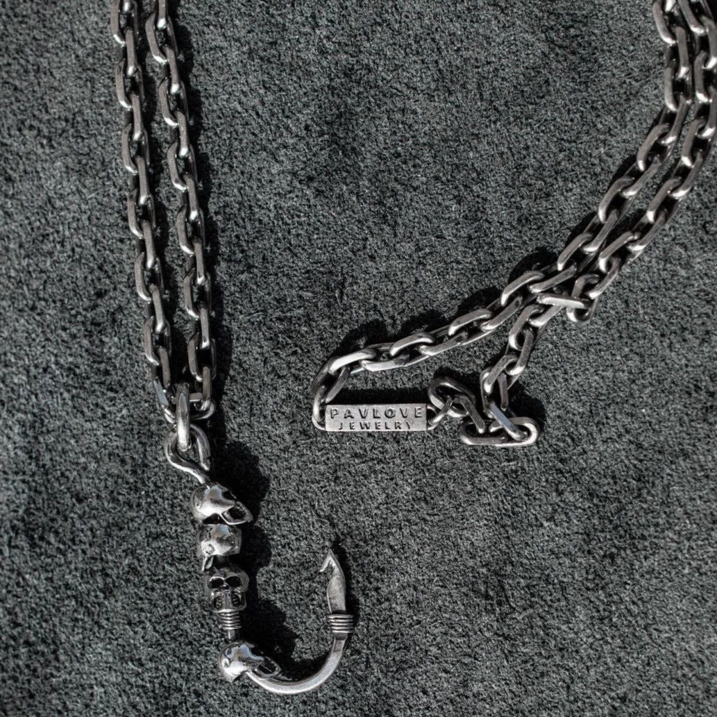 chain necklace with hook pendant with skulls 